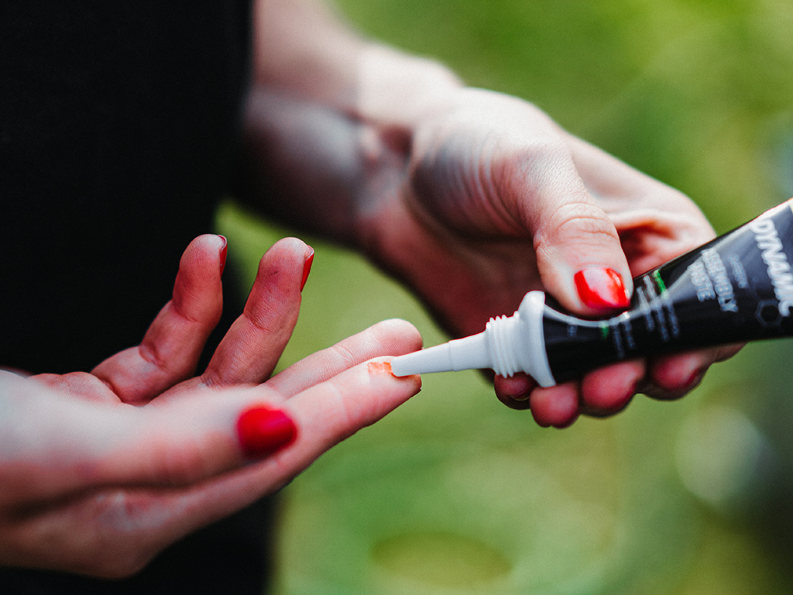 DYNAMIC Carbon Assembly Paste (80 g) - Image 2